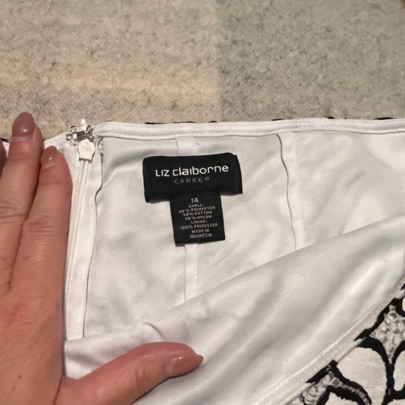 Black and white lace skirt - Picture 2 of 2